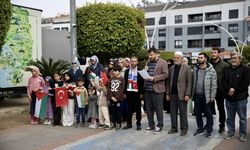 Fethiye'de Filistin ve İran'da ölen çocuklar için protesto gösterisi yapıldı