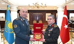 Genelkurmay Başkanı Orgeneral Bayraktaroğlu, Kazakistan Kara Kuvvetleri Komutanı Tuğgeneral Kuchekbayev'i kabul etti