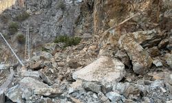 Gümüşhane-Giresun kara yolu heyelan nedeniyle ulaşıma kapandı