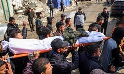 GÜNCELLEME - İsrail'in Gazze'ye düzenlediği hava saldırısında 3 Filistinli hayatını kaybetti