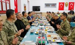Hatay Valisi Mustafa Masatlı, Mehmetçik ve şehit aileleriyle iftar yaptı