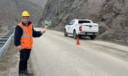 Heyelan nedeniyle kapanan Yüksekova-Hakkari kara yolu kontrollü ulaşıma açıldı