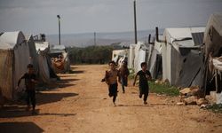 İdlib'de çadırlarda yaşayan Suriyeliler, Ramazan Bayramı'nı zor şartlar ve imkansızlıklar içinde karşılıyor