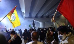 Irak güçleri, Yeşil Bölge'ye girmeye çalışan İran destekli göstericilere müdahalede bulunuyor