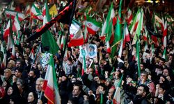 İran Cumhurbaşkanı Pezeşkiyan İle Dışişleri Bakanı Erakçi, 'İslam Cumhuriyeti Günü' kutlamalarına katıldı