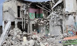 İran Kızılayına göre, saldırılarda hedef alınan ilkokul 40 dakika arayla iki kez bombalandı