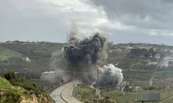 İsrail ordusu Lübnan'ın güneyindeki Kasımiye Köprüsü'nü bombaladı