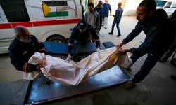 İsrail'in Gazze'de bir eve düzenlediği saldırıda 2'si çocuk 4 Filistinli hayatını kaybetti