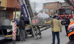 İstanbul'da 240 kiloluk obezite hastası, evinin 7. katından vinçle indirilerek hastaneye götürüldü