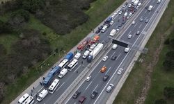 İstanbul'da 4 cezaevi nakil aracının karıştığı zincirleme trafik kazası meydana geldi