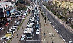 İzmir-Ankara kara yolunun Manisa geçişinde bayram hareketliliği yaşanıyor
