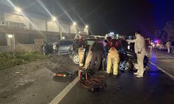 İzmir'de iki otomobilin çarpışması sonucu 4 kişi yaralandı