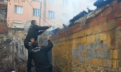 İzmir'de kümeste çıkan yangına ilk müdahaleyi çevik kuvvet ekibi yaptı