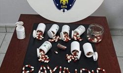 İzmir'de ruhsatsız tabanca ve uyuşturucuyla yakalanan zanlı tutuklandı