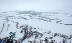 Karla kaplanan Kars Ovası'ndaki menderesler dronla görüntülendi
