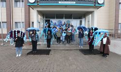 Kars'ta öğrenciler suyun önemine dikkati çekmek için 24 saati 5 litre suyla geçirdi