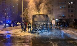 Kayseri'de seyir halindeyken yanan özel halk otobüsü kullanılamaz hale geldi