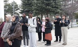 Kayseri'de yabancı uyruklu öğrenciler şehit mezarlarını ziyaret etti