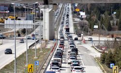 'Kilit kavşak' Kırıkkale'de bayram tatili dönüşü hareketliliği sürüyor