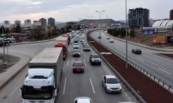 'Kilit Kavşak' Kırıkkale'de bayram trafiği yoğunluğu başladı