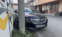 Kocaeli'de park halindeki araçlara zarar veren şüpheli yakalandı