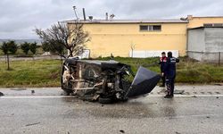 Manisa'da devrilen otomobilin sürücüsü öldü