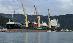 Marmaris'e kargo gemisiyle lüks motor yatlar getirildi