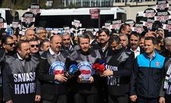 Memur-Sen, ABD'nin Ankara Büyükelçiliği önüne siyah çelenk bıraktı