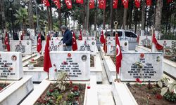 Mersin'de Ramazan Bayramı arifesinde şehitlik ziyaret edildi