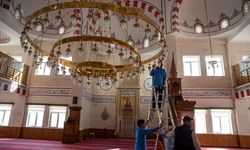 Meslek lisesi öğrencileri ramazanda camilerin bakım ve onarımını yapıyor