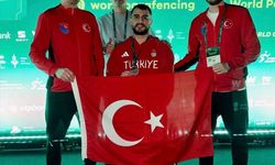 Milli para eskrimci Hakan Akkaya, Dünya Kupası'nda gümüş madalya aldı