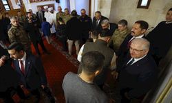 Milli Savunma Bakanı Güler, bayram namazını Hatay'da kıldı