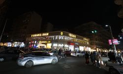 Mısır'da tasarruf önlemleri kapsamında dükkanlar erken kapandı, sokaklar karanlığa büründü