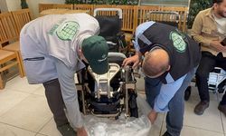 Mısır'da tedavi gören Gazzeli engelli kadın ve kız çocuklarına elektrikli sandalye desteği