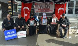 Muş'ta aileler DEM Parti önündeki eylemlerine devam ediyor