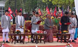 Nepal'de erken genel seçimleri kazanan 35 yaşındaki 'Balen' yemin ederek başbakan oldu