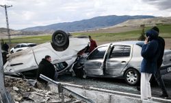 Nevşehir'de iki otomobilin çarpışması sonucu 3 kişi yaralandı