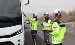 Nevşehir'de şeker ve kolonya ikram edilen sürücülere trafik kuralları hatırlatıldı