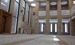 Pendik'te yapılan Elmalılı Hamdi Yazır Camisi cuma namazıyla ibadete açıldı