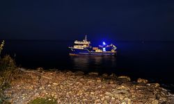 Rize'de balıkçı teknesi karaya oturdu