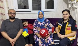 Sağlık personelinin telefonda uygulattığı Heimlich manevrası hayat kurtardı