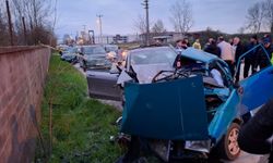 Sakarya'da otomobil ile SUV tipi aracın çarpıştığı kazada 1 kişi öldü