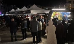 Samsun'da teravih namazı sonrası vatandaşlara ikramda bulunuldu