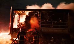 Şanlıurfa'da peçete yüklü tırda çıkan yangın söndürüldü