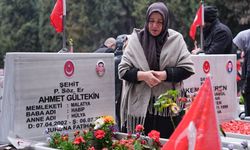 Şehit aileleri, bayramın ilk gününde İstanbul'da kabirleri ziyaret etti