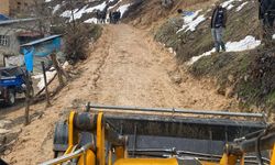 Siirt'te karda mahsur kalan 15 araç kurtarıldı