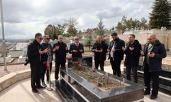 Sivas'ta meslektaşları gazeteci İsmail Güneş'i kabri başında andı