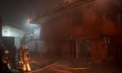 Sultangazi'de trafoda başlayıp kömür deposuna sıçrayan yangın söndürüldü