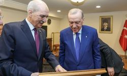 TBMM Başkanı Kurtulmuş, Cumhurbaşkanı Erdoğan'a, Sırrı Süreyya Önder'le çekilen bir fotoğrafını takdim etti