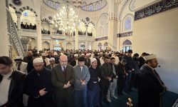 Tokyo Camisi'nde bayram namazı kılındı